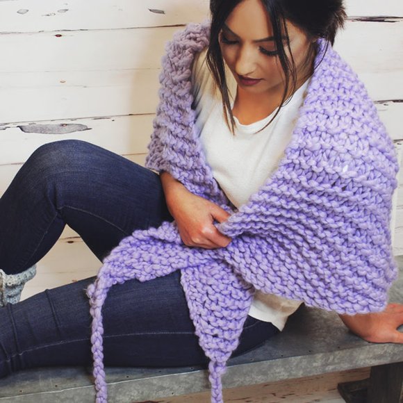 Loopy Mango Chunky Shawl in Lilac - Picture 2 of 5